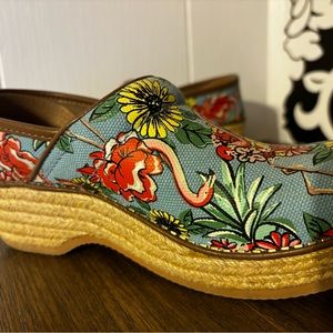 Dansko flamingo clogs size 36 - NWOT